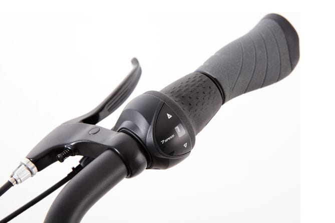Avenida 7 Blue City Bike – Internal Hub Gear, Dynamo Lights & Rear Rack 6 Close-up of internal hub gear system on Avenida 7