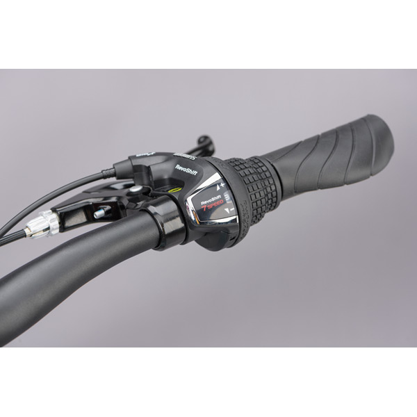 Comet Open Frame Large Hybrid Bike – Black & Green – Reliable, Comfortable, and Durable 15 Gear system close-up on Comet Open Frame Large Green Hybrid Bike