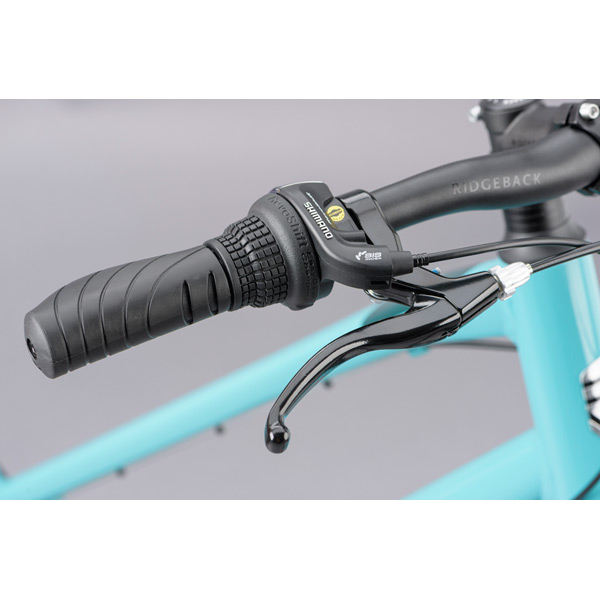 Comet Open Frame Large Hybrid Bike – Black & Green – Reliable, Comfortable, and Durable 9 Handlebar and controls of Comet Open Frame Large Green Hybrid Bike