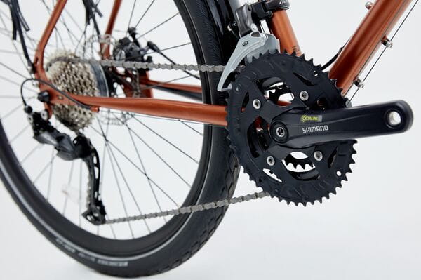 Ridgeback Expedition Orange Touring Bike – 27-Speed, Disc Brakes & Long-Distance Comfort 5 27-speed Shimano gear system of Ridgeback Expedition Touring Bike