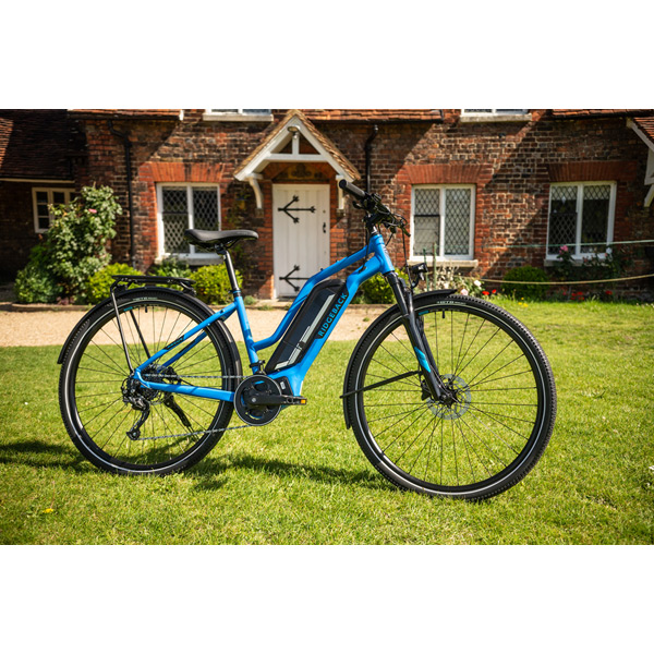 Arcus 2 Open Frame E-Bike – Blue | 250W Motor, 55km Range, All-Terrain Comfort 14 Silver Electric Cargo Bike Parked in Suburban Neighborhood