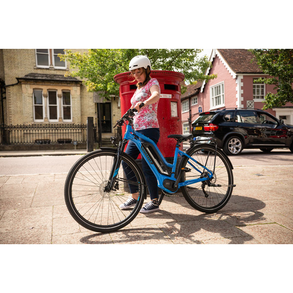 Arcus 2 Open Frame E-Bike – Blue | 250W Motor, 55km Range, All-Terrain Comfort 4 Silver Electric Cargo Bike Parked in Urban City Street
